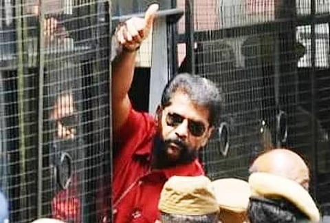 நக்கீரன் கோபால் மீதான வழக்கு; குற்றப்பத்திரிக்கை தாக்கல் செய்ய கூடாது: சென்னை உயர் நீதிமன்றம்  உத்தரவு