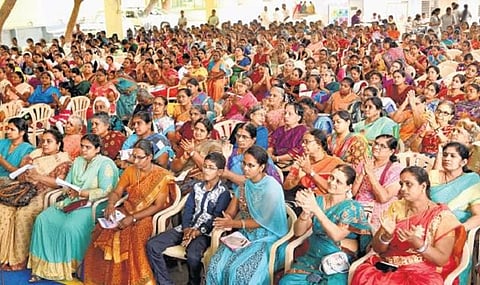 இந்து தமிழ் நாளிதழின் பெண் இன்று இணைப்பிதழ் சார்பில் திண்டுக்கல்லில் மகளிர் திருவிழா﻿: ﻿திட்டமிடல் இருந்தால் பெண்கள் சாதிக்கலாம்﻿; காந்தி கிராம பல்கலை. பேராசிரியர் ஜாகிதா பேகம் அறிவுரை ﻿