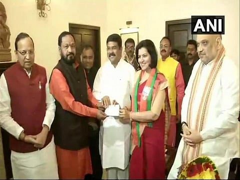 முன்னாள் ஐஏஎஸ் அதிகாரி பாஜகவில் இணைந்தார்