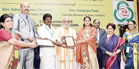 உடல் உறுப்பு தானத்தில் சிறந்து விளங்கியதற்காக ﻿
﻿தமிழகத்துக்கு தொடர்ந்து 4-வது முறையாக விருது:﻿ ﻿டெல்லியில் நடந்த விழாவில் மத்திய அரசு வழங்கியது