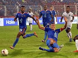 ஐஎஸ்எல் கால்பந்து﻿ தொடரில் இன்று சென்னையின் எப்.சி.யுடன் கேரளா பிளாஸ்டர்ஸ் மோதல்