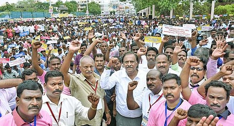 வேலைநிறுத்த போராட்ட அறிவிப்பு எதிரொலி﻿: ﻿ஜாக்டோ-ஜியோ அமைப்புடன் அரசு இன்று பேச்சுவார்த்தை﻿