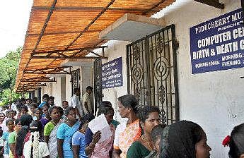 அரசு மருத்துவமனையில் பிறப்பு, இறப்பு சான்றிதழ் வழங்கும் திட்டத்துக்கு எதிர்ப்பு﻿