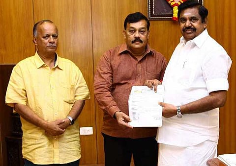 டெல்லி தமிழ்ச் சங்கம் சார்பில் ரூ.7 லட்சம் கஜா புயல் நிவாரண நிதி