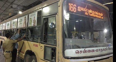 தாம்பரத்தில் பயங்கரம்: பேருந்துக்குள் வைத்து தாயைக்கொன்ற தனயன்: சகோதரிக்கும் அரிவாள் வெட்டு