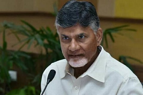 பெய்ட்டி புயல் பாதித்த பகுதிகளை﻿ ﻿ஹெலிகாப்டர் மூலம் பார்வையிட்டார் ஆந்திர முதல்வர் சந்திரபாபு நாயுடு