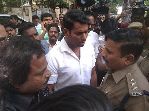நான் செய்யாத தவறுக்குப் பாதிக்கப்பட்டேன்: விஷால் வேதனை
