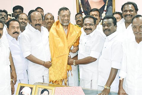மதுரை ஆவின் தலைவரான 5 மணி நேரத்தில்﻿
﻿ஓபிஎஸ் சகோதரர் ராஜா அதிமுகவிலிருந்து திடீர் நீக்கம்﻿; கட்சியின் உறுப்பினர் உட்பட அனைத்துப் பொறுப்புகளில் இருந்தும் விடுவித்ததின் பின்னணி﻿﻿