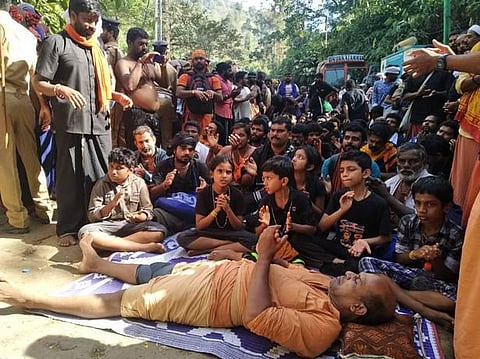 போராட்டக்காரர்கள் கடும் எதிர்ப்பு: சபரிமலை செல்ல முயன்ற சென்னை பெண்கள் பம்பையோடு திரும்பினர்