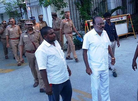 சிலைக் கடத்தல் தடுப்புப் பிரிவு போலீஸார் என் மீது பொய் வழக்குப் பதிவு செய்து சிறையில் அடைத்தனர்: டிஜிபியிடம் இரும்பு வியாபாரி புகார்