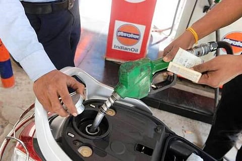 கடந்த 8 மாதங்களில் இல்லாத அளவுக்கு பெட்ரோல், டீசல் விலை குறைந்தது