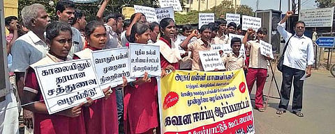 மூடப்படும் அபாயத்திலிருந்து பிழைத்தெழுமா அரசுப் பள்ளிகள்? - குரல் கொடுக்கும் கல்வி மேம்பாட்டு கூட்டமைப்பு