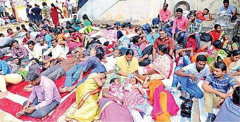 இடைநிலை ஆசிரியர் போராட்டம் தொடர்கிறது﻿: ﻿170 பேர் மருத்துவமனையில் அனுமதி﻿