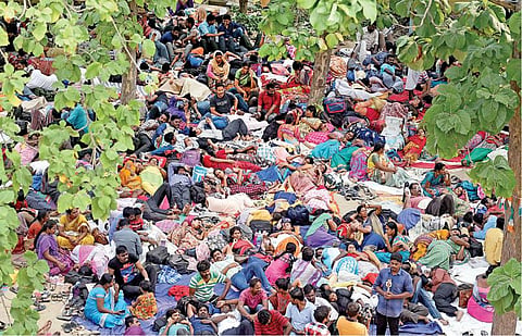கடும் குளிரின் தாக்கத்திலும் 5 நாட்களாக இடைநிலை ஆசிரியர்கள் தொடர் போராட்டம்﻿: ﻿200-க்கும் மேற்பட்டோர் மருத்துவமனையில் அனுமதி﻿
