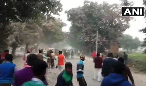 மோடியின் பொதுக்கூட்டத்துக்கு சென்றவர்கள் மீது கல்வீச்சு: காவலர் பலி; 15 பேர் கைது