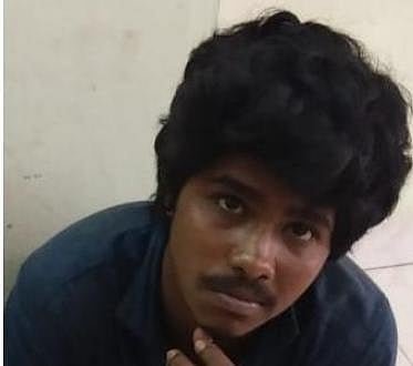 விஸ்வாசம் திரைப்படத்துக்கு செல்ல பணம் தர மறுத்த தந்தை: மண்ணெண்ணை ஊற்றி தீ வைத்த இளைஞர்