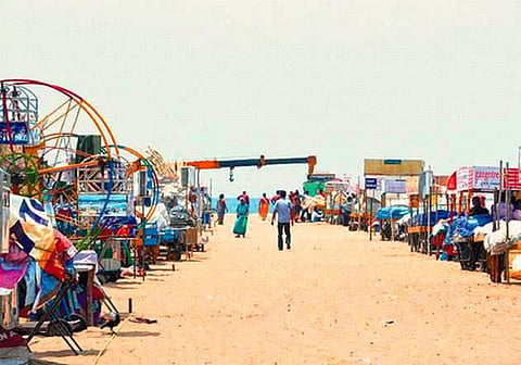 மெரினா கடற்கரையில் உள்ள 2000 கடைகளை அப்புறப்படுத்தவேண்டும்: உயர் நீதிமன்றம் புதிய உத்தரவு