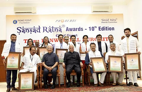 சிறப்பாகப் பணியாற்றிய எம்.பி.க்களுக்கு சன்சத் ரத்னா விருதுகள்: தமிழக ஆளுநர் வழங்கினார்