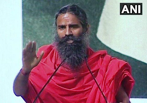 2 குழந்தைகளுக்கு மேல் பெறுவர்களின் வாக்குரிமையைப் பறிக்க வேண்டும்: பாபா ராம்தேவ் சர்ச்சைப் பேச்சு