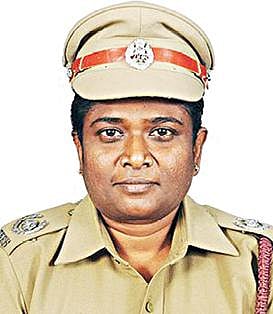 தீயணைப்புத் துறை துணை இயக்குநர் மீனாட்சிக்கு குடியரசுத் தலைவர் விருது