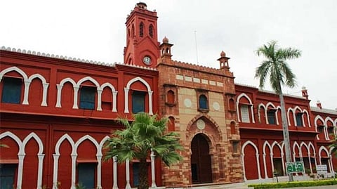 அலிகர் முஸ்லிம் பல்கலை.யில் தேசியக் கொடி யாத்திரை நடத்திய மாணவர்களுக்கு நோட்டீஸ்