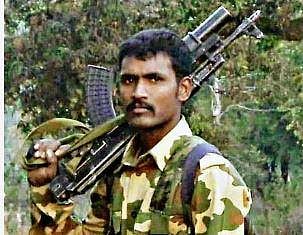 புல்வாமா தாக்குதல்: பெற்றோருக்காக விருப்ப ஓய்வு பெற விரும்பிய வீரர் உயிரிழந்த துயரம்; தீராத சோகத்தில் குடும்பம்