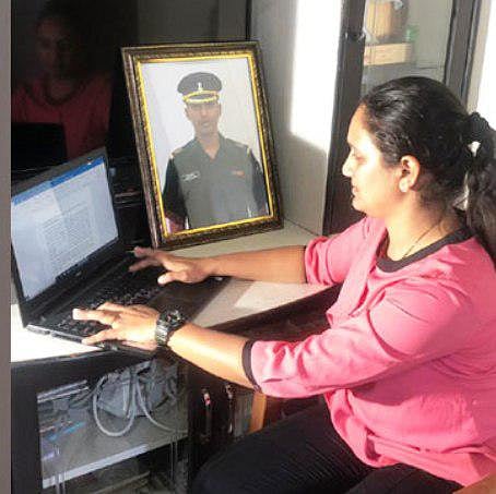 கணவருக்கு அஞ்சலி; தீ விபத்தில் பலியான மேஜரின் மனைவி ராணுவத்தில் சேர்கிறார்: சென்னையில் பயிற்சி