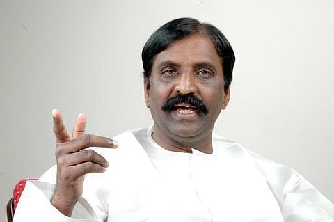 ஆகாய வீரர்களே! அசகாய சூரர்களே!- படைவீரர்களுக்கு கவிஞர் வைரமுத்து புகழாரம்