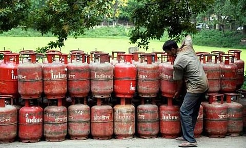 மானியம், மானியம் அல்லாத சமையல் கேஸ் சிலிண்டர் விலை அதிகரிப்பு