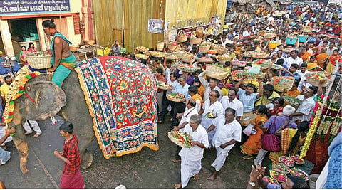 சமயபுரம் மாரியம்மன் கோயிலில் பூச்சொரிதல் விழா: 28 நாட்கள் பச்சை பட்டினி விரதம் தொடங்கினார் அம்மன்