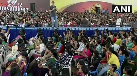 காங்கிரஸ் ஆட்சிக்கு வந்தால் மத்திய அரசு வேலைகளில் பெண்களுக்கு 33% இட ஒதுக்கீடு: ராகுல் காந்தி உறுதி