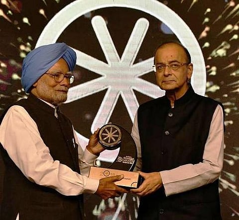 சர்வாதிகாரத்துடன் மாற்றத்தை மக்கள் மீது திணிக்க முடியாது: மன்மோகன் சிங் பேச்சு