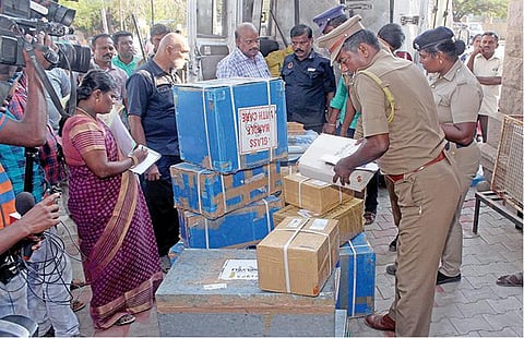 மதுரை வாகன சோதனையில் சிக்கிய ரூ.15 கோடி தங்கம்﻿: ﻿தினமும் சிக்குவதால் அதிகாரிகள் அதிர்ச்சி ﻿