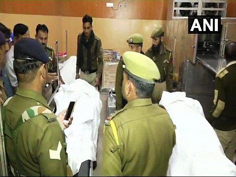 ஜம்மு காஷ்மீரில் சகவீரர்கள் 3 பேரை சுட்டுக்கொன்று தற்கொலைக்கு முயன்ற சிஆர்பிஎப் வீரர்
