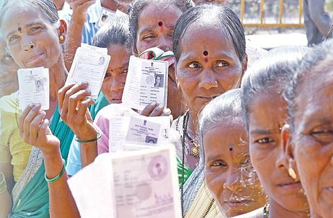 11 ஆவணங்களை கொண்டு வாக்களிக்கலாம்﻿; ﻿புகைப்பட வாக்காளர் சீட்டு அடையாள ஆவணமாக ஏற்கப்படாது: ﻿தமிழக தலைமை தேர்தல் அதிகாரி தகவல் ﻿