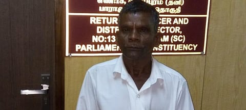 முன்வைப்புத் தொகையில் 500 ரூபாய் குறைந்ததால் வேட்புமனு தாக்கல் செய்யாமல் திரும்பிச் சென்ற சுயேட்சை வேட்பாளர்