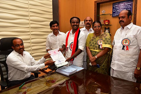 தமிழகம் மற்றும் புதுச்சேரியில் வேட்புமனு தாக்கல் நிறைவு; இன்று பரிசீலனை: மக்களவைத் தேர்தலுக்கு 1,263 பேர், சட்டப்பேரவைக்கு 490 பேர் மனு