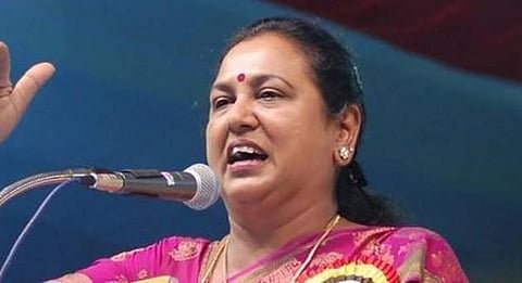 ஜெயலலிதா பாணியில் வாக்குச் சேகரித்த பிரேமலதா
