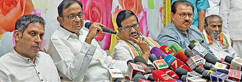 ஏழைக் குடும்பங்களுக்கு ஆண்டுக்கு ﻿
﻿ரூ.72 ஆயிரம் வழங்கும் திட்டத்தை காங். அரசு நிறைவேற்றும்﻿: ﻿முன்னாள் மத்திய நிதி அமைச்சர் ப.சிதம்பரம் உறுதி ﻿