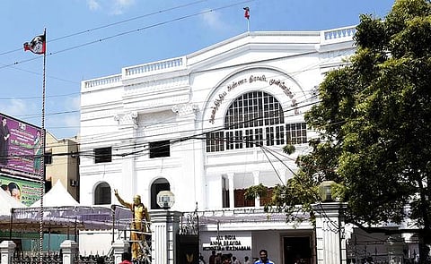 விளாத்திகுளம் இடைத்தேர்தலில் அமமுக, அதிருப்தி வேட்பாளர்களால் அதிமுகவுக்கு தலைவலி: பிரச்சாரத்தில் தீவிரம் காட்டினால் போட்டியில் முந்த திமுகவுக்கு வாய்ப்பு