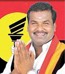 அம்பத்தூரை அடுத்த பாடியில்﻿ ﻿தேமுதிக பிரமுகர் கொலை: ﻿குற்றவாளிகளைப் பிடிக்க 3 தனிப்படை﻿