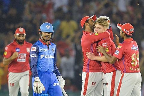 8 ரன்களுக்கு 7 விக்கெட்: சாம் கரன் ஹாட்ரிக்: பஞ்சாப்பிடம் டெல்லி சரணடைந்தது எப்படி?