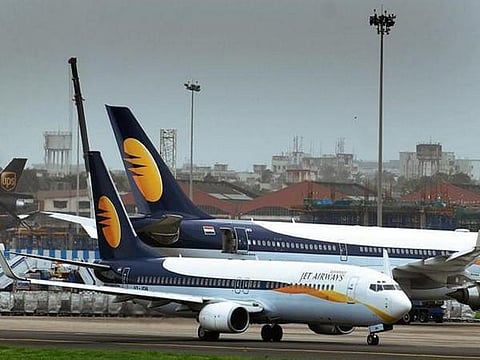 கடன் பாக்கியில் தத்தளிக்கும் ஜெட் ஏர்வேஸ்: பெட்ரோலை நிறுத்திவிட்டதாக இந்தியன் ஆயில் கார்ப்பரேஷன் அறிவிப்பு