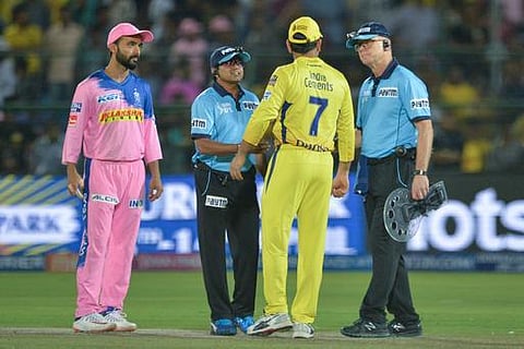 களத்திற்குள் தோனி சென்றது சரியானதல்ல - ஜோஸ் பட்லர் கருத்து