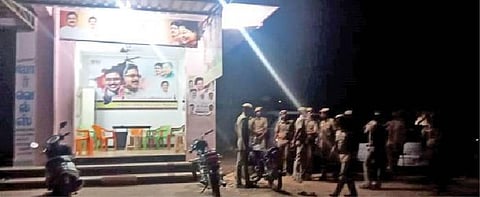 ஆண்டிப்பட்டியில் அமமுகவினர் 4 பேர் கைது; 156 பேர் மீது வழக்கு: தேர்தலை ரத்து செய்ய சதி செய்வதாக நிர்வாகிகள் கொந்தளிப்பு