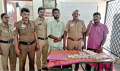 ஆண்டிபட்டியில் ரூ.1.48 கோடி பிடிபட்ட விவகாரம்; அமமுகவினர் 4 பேருக்கு சிறை, 150 பேர் மீது வழக்கு: சாத்தூர் தொகுதி வேட்பாளர் வீட்டில் சோதனை