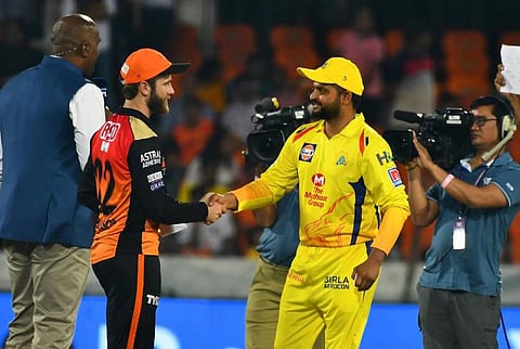 தோனி இல்லாத சிஎஸ்கே ஜீரோ: பேட்டிங்,பந்துவீச்சு, கேப்டன்ஷிப் வியூகம் சொதப்பல்: சன்ரைசர்ஸ்க்கு வெற்றியை எளிதாக்கிய வார்னர், ரஷித் கான்