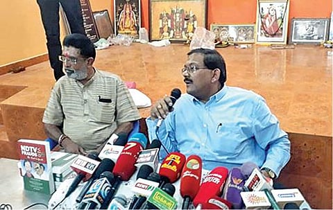 ப.சிதம்பரம் மீது அடுக்கடுக்காக குற்றச்சாட்டு வருமான வரி ஆணையர் பேட்டியால் சலசலப்பு: சிவகங்கை மக்களவைத் தொகுதி தேர்தல் அதிகாரி மீதும் புகார்