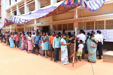 5 மணி நிலவரம்; 18 சட்டப்பேரவை இடைத்தேர்தல் 67.08% வாக்குப்பதிவு: அரூரில் 79.91% பதிவு