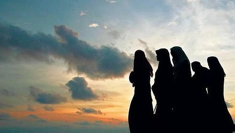 இலங்கையில்முகத்தை மறைக்கும் புர்கா ஆடைகளுக்கு தடை